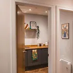 Centre - 1 Bedroom Flat - Free Parking *