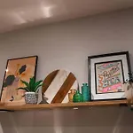 Centre - 1 Bedroom Flat - Free Parking