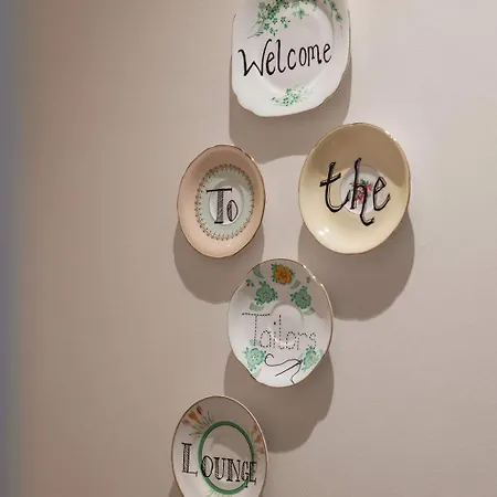 Centre - 1 Bedroom Flat - Free Parking *