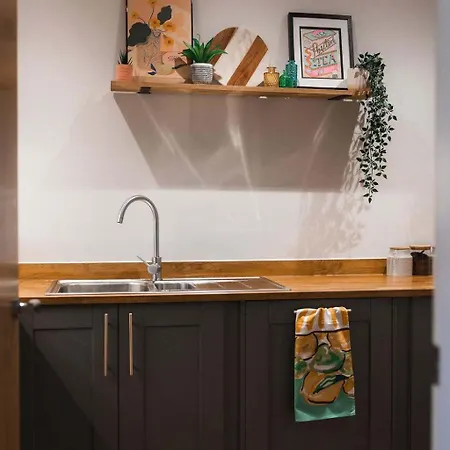 Centre - 1 Bedroom Flat - Free Parking 아파트