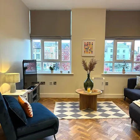 Centre - 1 Bedroom Flat - Free Parking *