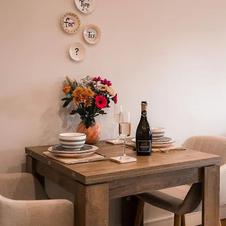 Centre - 1 Bedroom Flat - Free Parking 아파트