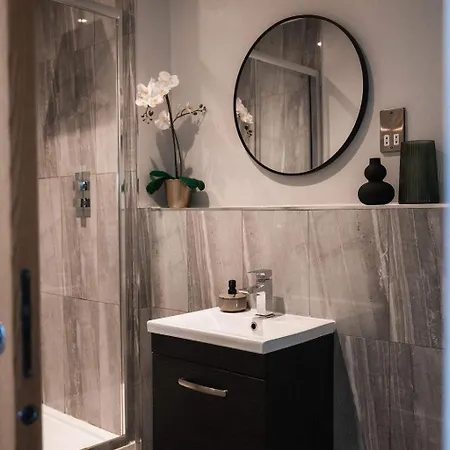 Centre - 1 Bedroom Flat - Free Parking 아파트 *