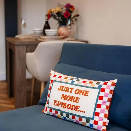 Centre - 1 Bedroom Flat - Free Parking *