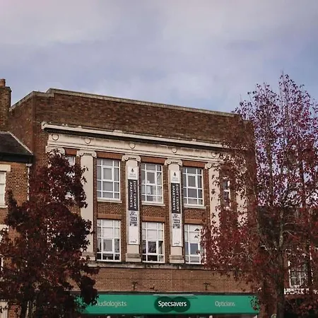 Centre - 1 Bedroom Flat - Free Parking *
