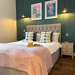 Centre - 1 Bedroom Flat - Free Parking
