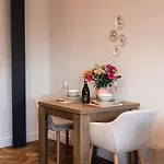 Centre - 1 Bedroom Flat - Free Parking